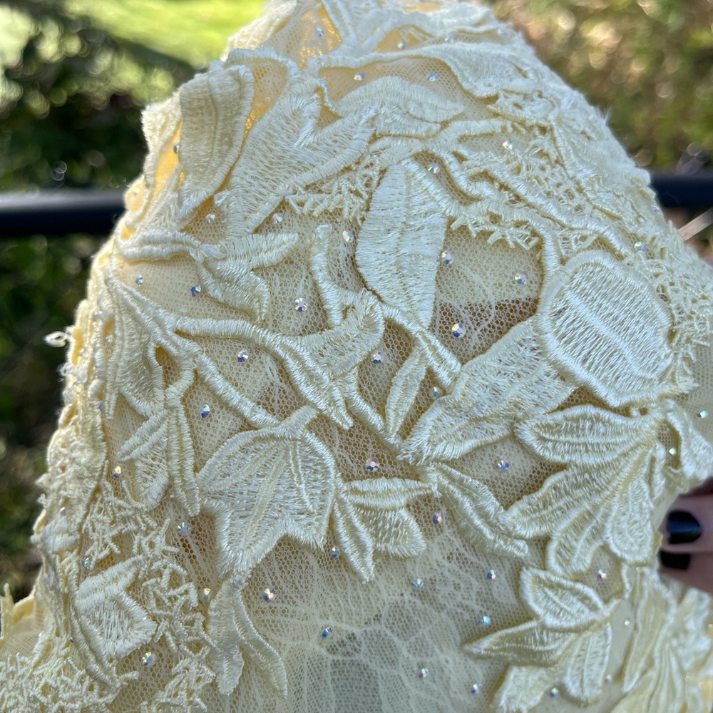 Sherri Hill Butter Yellow Fairy Dress  Rhinestone Floral Lace  Size 00 - Picture 9 of 11